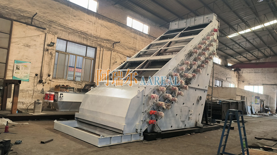 2400*6000mm 3 Deck High Frequency Screen Vibratory Sieve para partículas de carbonato de cálcio e mármore Separação precisa impulsionada por motores desequilibrados