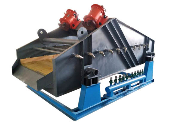 Equipamento de triagem por umidade de tipo retangular equipado com bicos de limpeza